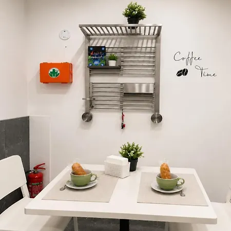 Cristina House 5 Min From Naples Old Town & Train Station Wifi 5 Star-3