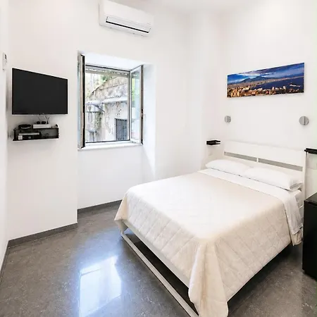Cristina House 5 Min From Naples Old Town & Train Station Wifi 5 Star-3